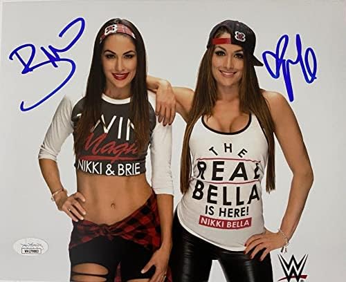WWE Ексклузивно The Bella Twins Бри и Ники Подписаха Снимка 8x10 JSA Authentic 4 - Снимки Рестлинга с автограф